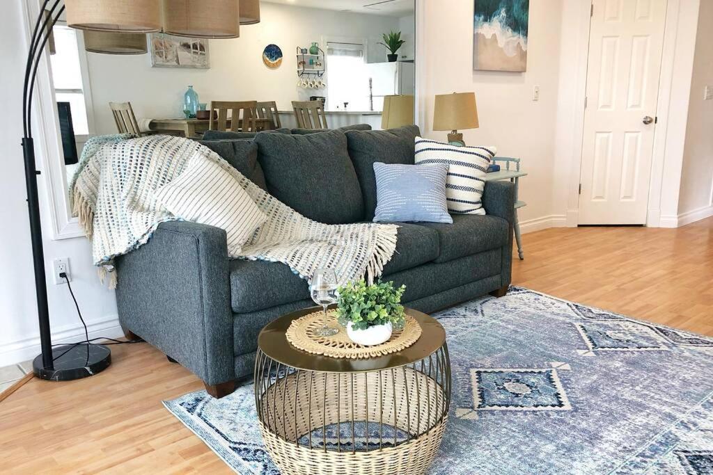 New Listing Beach Bliss 211! Stunning Bay View مدينة ترافيرز المظهر الخارجي الصورة