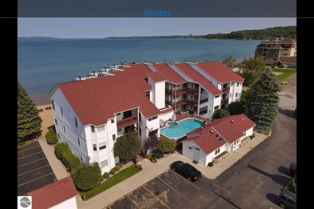 New Listing Beach Bliss 211! Stunning Bay View مدينة ترافيرز المظهر الخارجي الصورة