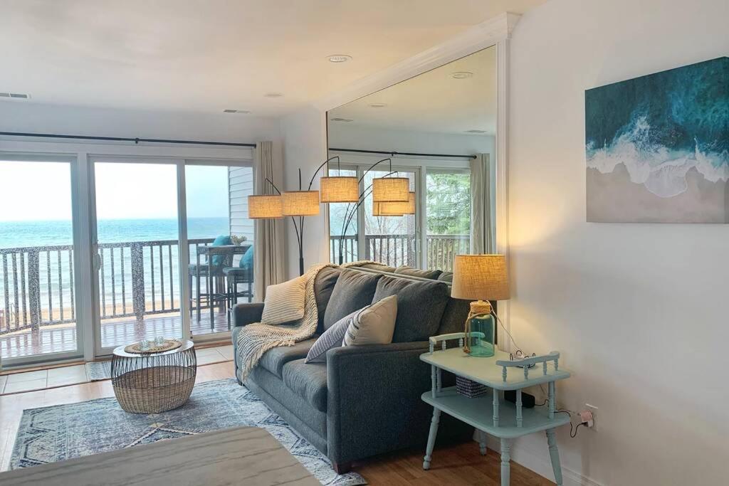New Listing Beach Bliss 211! Stunning Bay View مدينة ترافيرز المظهر الخارجي الصورة