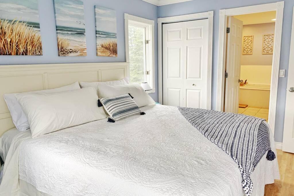 New Listing Beach Bliss 211! Stunning Bay View مدينة ترافيرز المظهر الخارجي الصورة