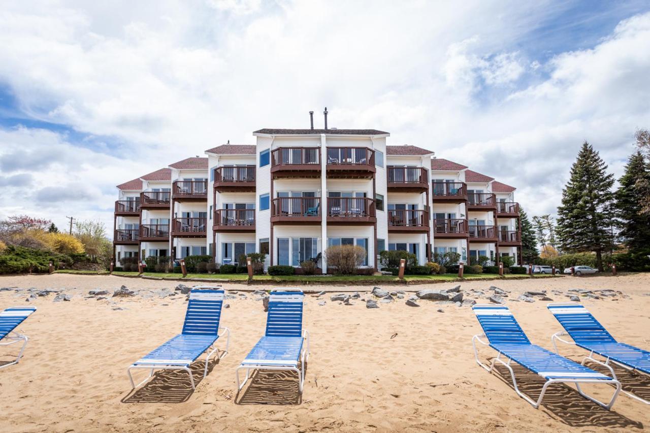 New Listing Beach Bliss 211! Stunning Bay View مدينة ترافيرز المظهر الخارجي الصورة