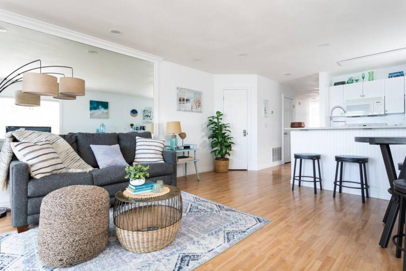 New Listing Beach Bliss 211! Stunning Bay View مدينة ترافيرز المظهر الخارجي الصورة