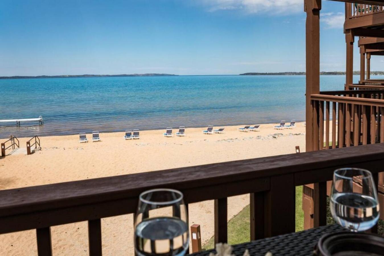 New Listing Beach Bliss 211! Stunning Bay View مدينة ترافيرز المظهر الخارجي الصورة