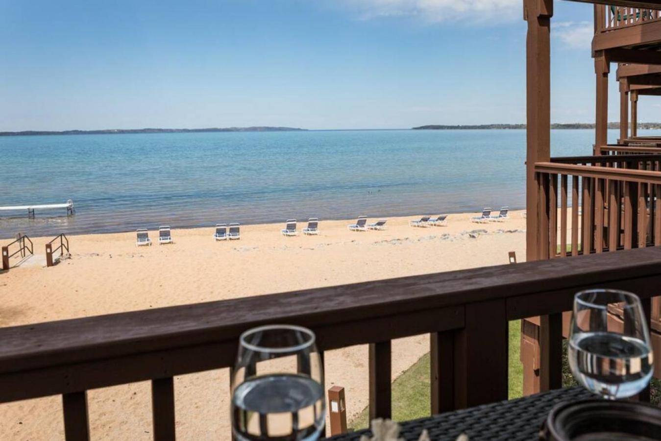 New Listing Beach Bliss 211! Stunning Bay View مدينة ترافيرز المظهر الخارجي الصورة